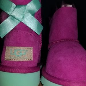 UGG toddler Mini Bailey Bow boots size 9